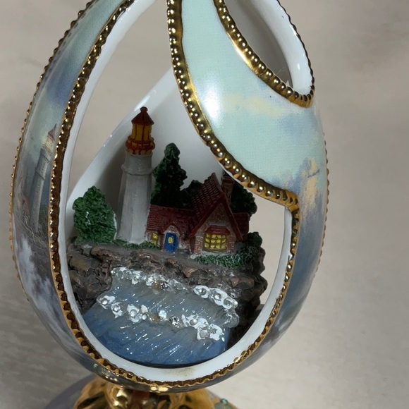 2005 Thomas Kinkaid Conquering the Storm Lights of Faith Musical Egg - Picture 2 of 10